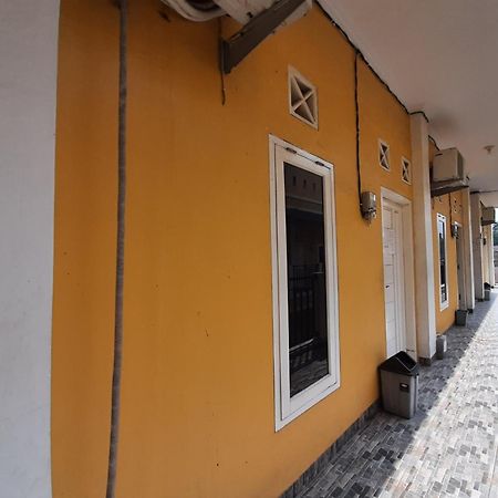 Oyo Life Afny Kost 1 Hotel Palembang Exterior photo