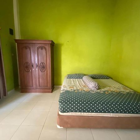 Oyo Life Afny Kost 1 Hotel Palembang Exterior photo